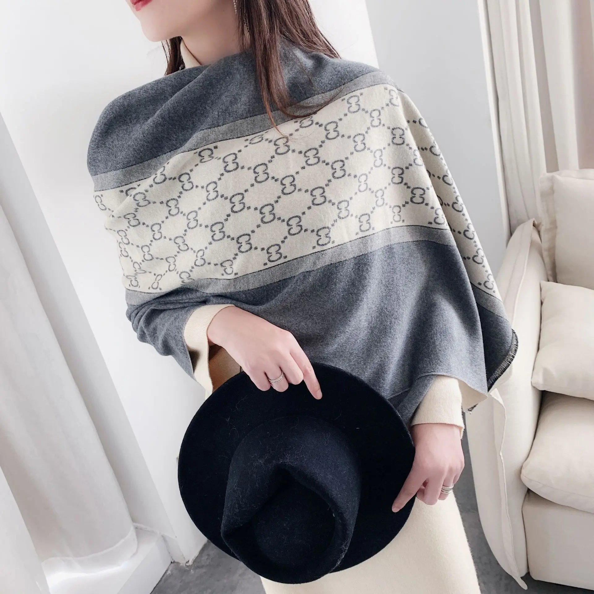 Fashion New Letter Cashmere Scarf Winter Women Double-sided Warm Shawls Wraps High Quality Pashmina Female Bufanda Soft Blanket
Fashion New Letter Cashmere Scarf Winter Women Double-sided Warm Shawls Wraps High Quality Pashmina Female Bufanda Soft Blanket