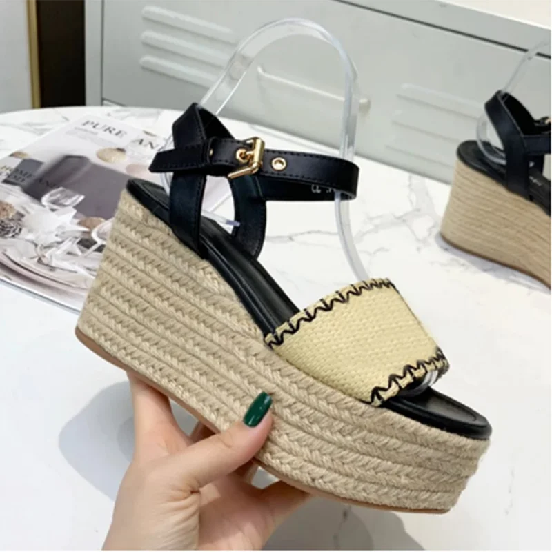 Designer Slippers Womens Classic Flat Novelty Sandals Slides Men Women Unisex Shoe Genuine Leather Print Moccasins Scuffs Shoes
Designer Slippers Womens Classic Flat Novelty Sandals Slides Men Women Unisex Shoe Genuine Leather Print Moccasins Scuffs Shoes