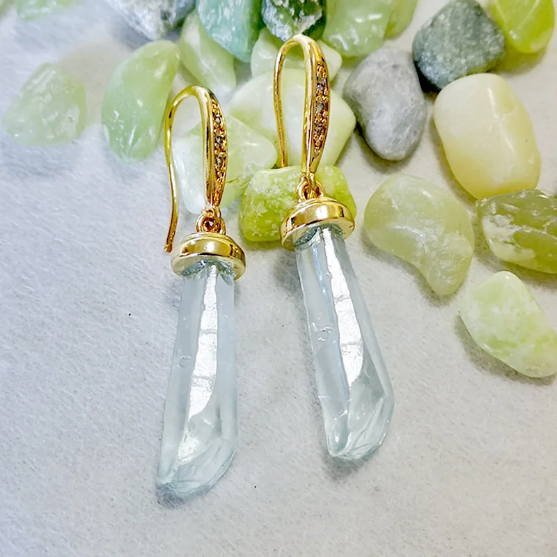 New Fashion Vintage Jewelry Luxury Navy Topaz Long Prismatic Earrings 18K Gold Plated Micro Zirconia Crystal Earrings For Women
New Fashion Vintage Jewelry Luxury Navy Topaz Long Prismatic Earrings 18K Gold Plated Micro Zirconia Crystal Earrings For Women