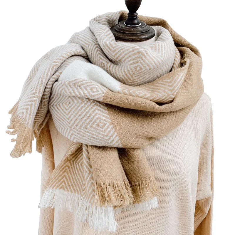 Korean Version of The New Autumn and Winter Imitation Cashmere Scarf Ladies Color Matching Diamond Lattice Bright Silk Shawl
Korean Version of The New Autumn and Winter Imitation Cashmere Scarf Ladies Color Matching Diamond Lattice Bright Silk Shawl