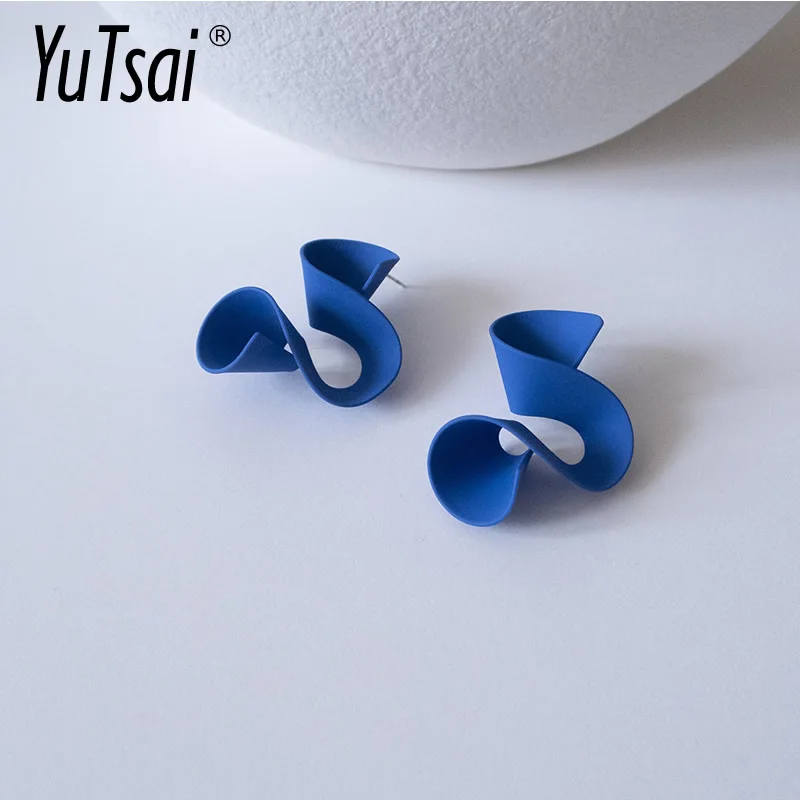 YUTSAI Klein Blue Stud Earrings Female Milk White Paint Geometric Personality Earrings Ladies Jewelry Accessories Gifts YT436
YUTSAI Klein Blue Stud Earrings Female Milk White Paint Geometric Personality Earrings Ladies Jewelry Accessories Gifts YT436