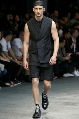 Spring New and summer men's fashion week, suit-style double-breasted slim waistcoat tailor-made for men's waistcoat show
Spring New and summer men's fashion week, suit-style double-breasted slim waistcoat tailor-made for men's waistcoat show