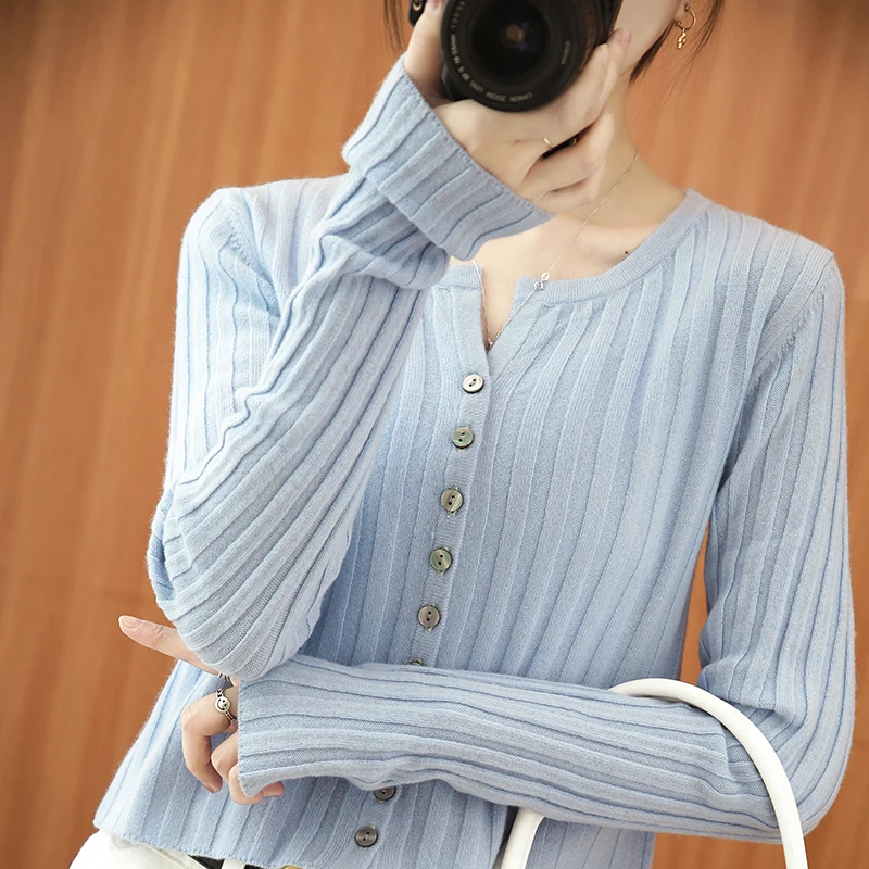 Autumn and winter new sweater women's fashion slim striped cardigan slim short outer long sleeves slimming knitted top 2020 new
Autumn and winter new sweater women's fashion slim striped cardigan slim short outer long sleeves slimming knitted top 2020 new