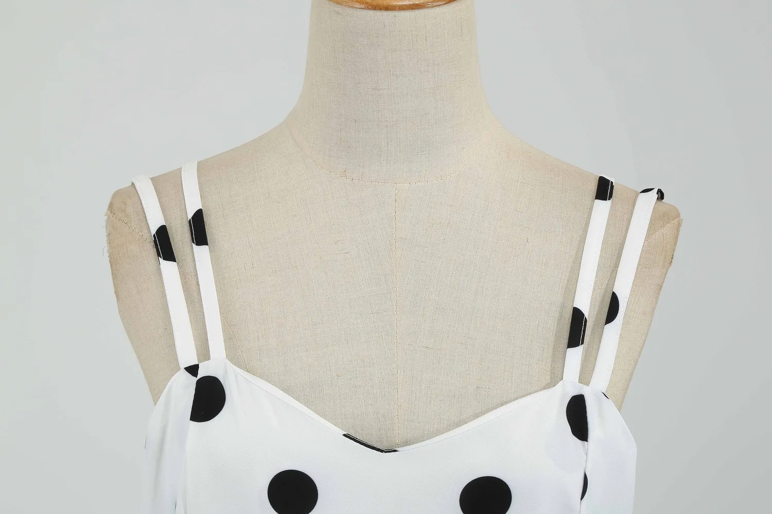 2021 Sexy White Wave Dot Clover Women Party Dress Summer Spaghetti Strap Slim Vintage A-line Robe Plus Size Valentine's Vestidos
2021 Sexy White Wave Dot Clover Women Party Dress Summer Spaghetti Strap Slim Vintage A-line Robe Plus Size Valentine's Vestidos