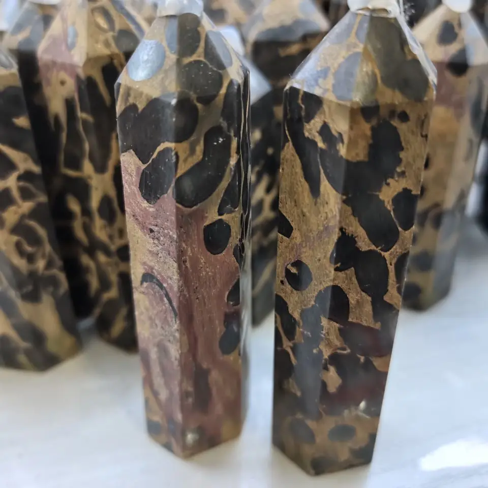 1pc Natural Crystal Point Starry Sky Healing Stone Quartz Tower Wand Ornament for Home Decor Reiki Pyramid Christmas Gift
1pc Natural Crystal Point Starry Sky Healing Stone Quartz Tower Wand Ornament for Home Decor Reiki Pyramid Christmas Gift