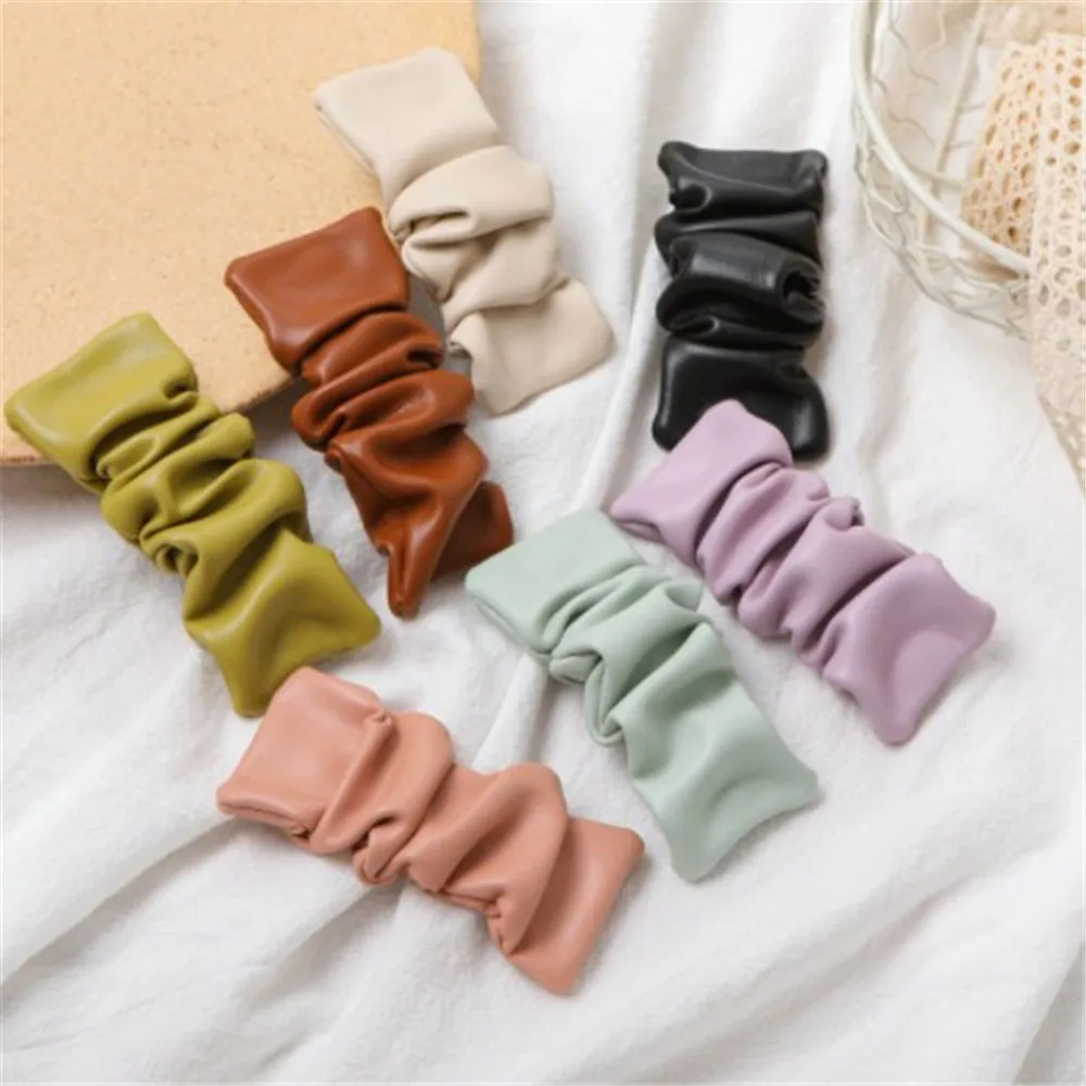Retro Winter PU Leather Hair Clip Elegant Barrette For Women Girls Sweet Hairpins Bang Side Barrette Headwear Styling Accessorie
Retro Winter PU Leather Hair Clip Elegant Barrette For Women Girls Sweet Hairpins Bang Side Barrette Headwear Styling Accessorie