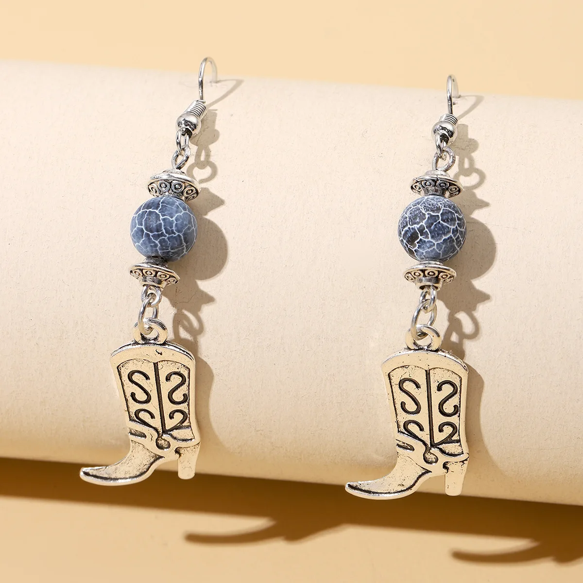 Женские серьги в стиле «Ретро», из сплава и кожи 
Женские серьги в стиле «Ретро», из сплава и кожи