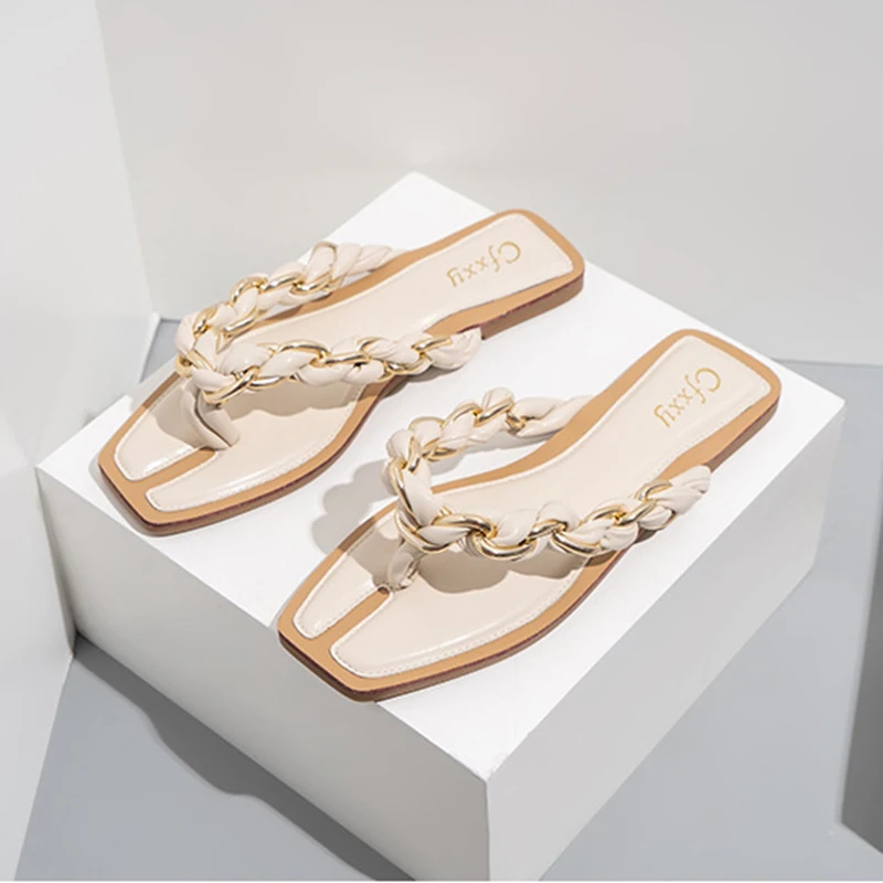 Women's Flip Flops European American New Style Women's Chain Square Head Color Matching Pinch Flat Beach Sandals Woman Shoes
Women's Flip Flops European American New Style Women's Chain Square Head Color Matching Pinch Flat Beach Sandals Woman Shoes