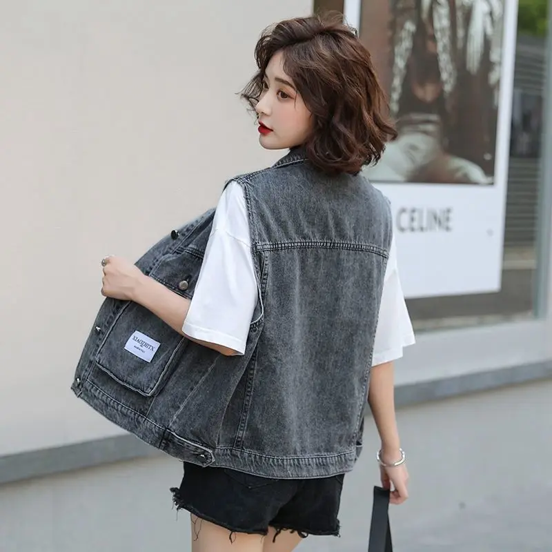 Vintage Ripped Big Pocket Women Denim Waistcoat Korean Style Loose Casual Sleeveless Jeans Waistcoat Female Fashion Jacket Coat
Vintage Ripped Big Pocket Women Denim Waistcoat Korean Style Loose Casual Sleeveless Jeans Waistcoat Female Fashion Jacket Coat