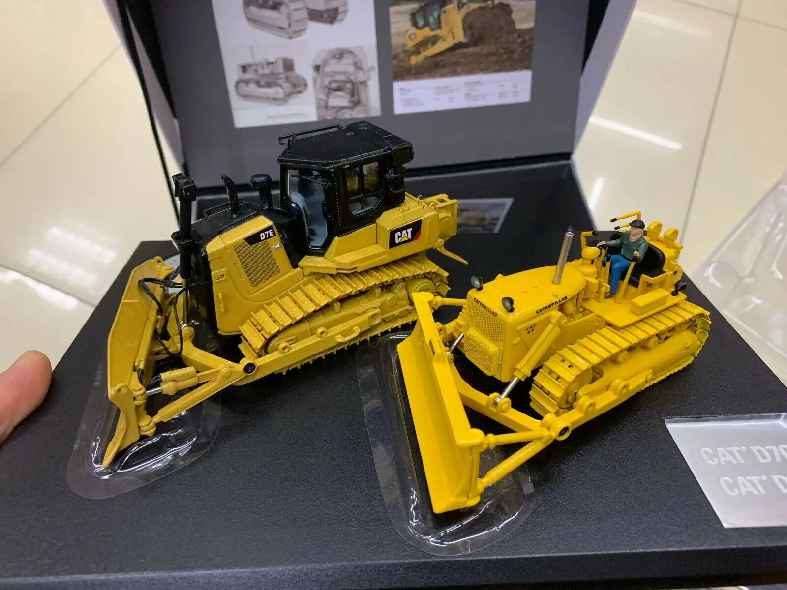 CAT гусеница D7C трактор и D7E 2 шт набор 1:50 весы бренд DIECAST MASTERS 85561| |
