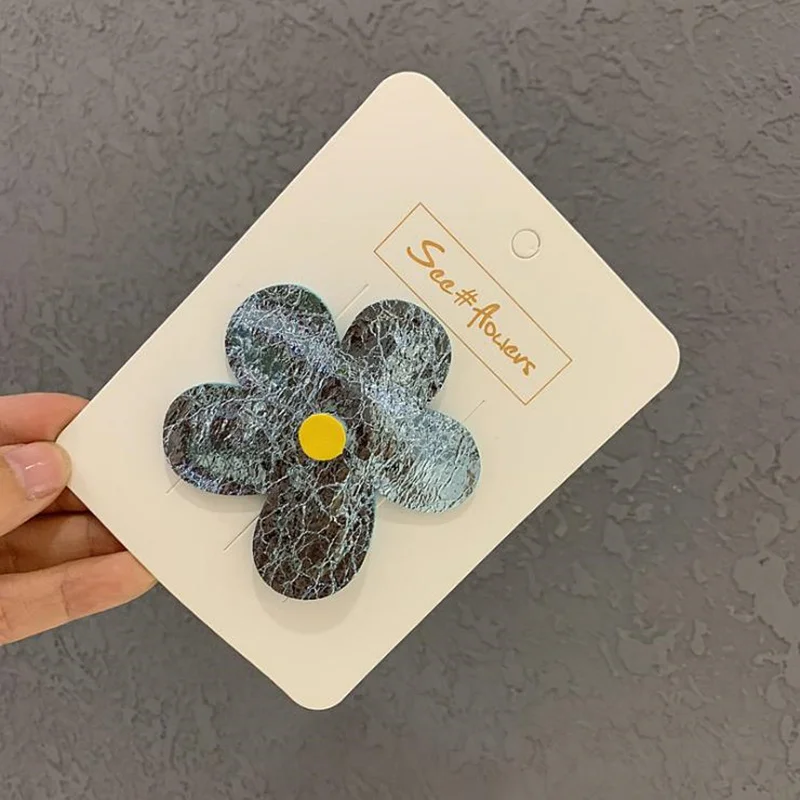 Korean version of the summer new leather big flower hairpin for children cute color BB clip hair accessory jewelry
Korean version of the summer new leather big flower hairpin for children cute color BB clip hair accessory jewelry