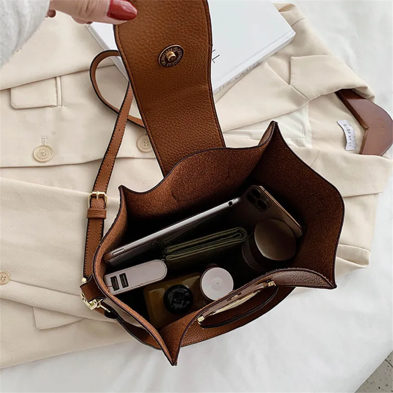 TOYOOSKY Solid Color PU Leather Small Bucket Bags for Women 2020 Branded Trend Hand Bag Vintage Designer Shoulder Handbags
TOYOOSKY Solid Color PU Leather Small Bucket Bags for Women 2020 Branded Trend Hand Bag Vintage Designer Shoulder Handbags