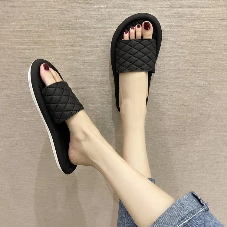 2021 New Diamond Slippers Female Summer Student Korean Cute Cartoon Home Indoor Comfortable Women's Shoes
2021 New Diamond Slippers Female Summer Student Korean Cute Cartoon Home Indoor Comfortable Women's Shoes
