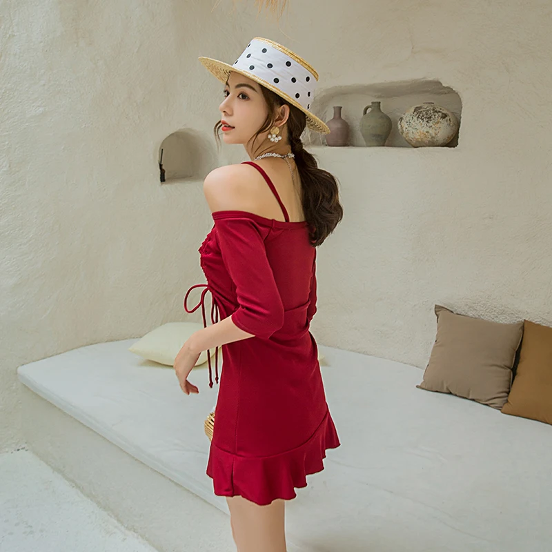 STAERK word shoulder noble wine red sexy fission smoke plait design covered belly thin hot spring bathing suits female
STAERK word shoulder noble wine red sexy fission smoke plait design covered belly thin hot spring bathing suits female