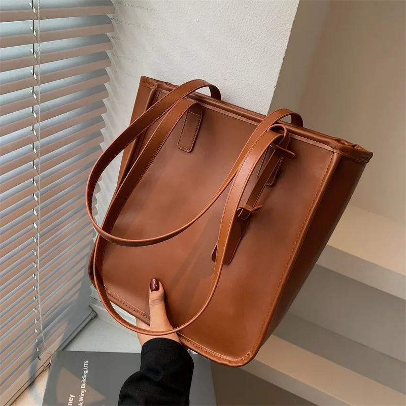 Tote Bag Large Capacity Autumn 2021 New Fashion Ladies Luxury High-quality Single Shoulder Bag Commuter Bucket Bag Leisure
Tote Bag Large Capacity Autumn 2021 New Fashion Ladies Luxury High-quality Single Shoulder Bag Commuter Bucket Bag Leisure