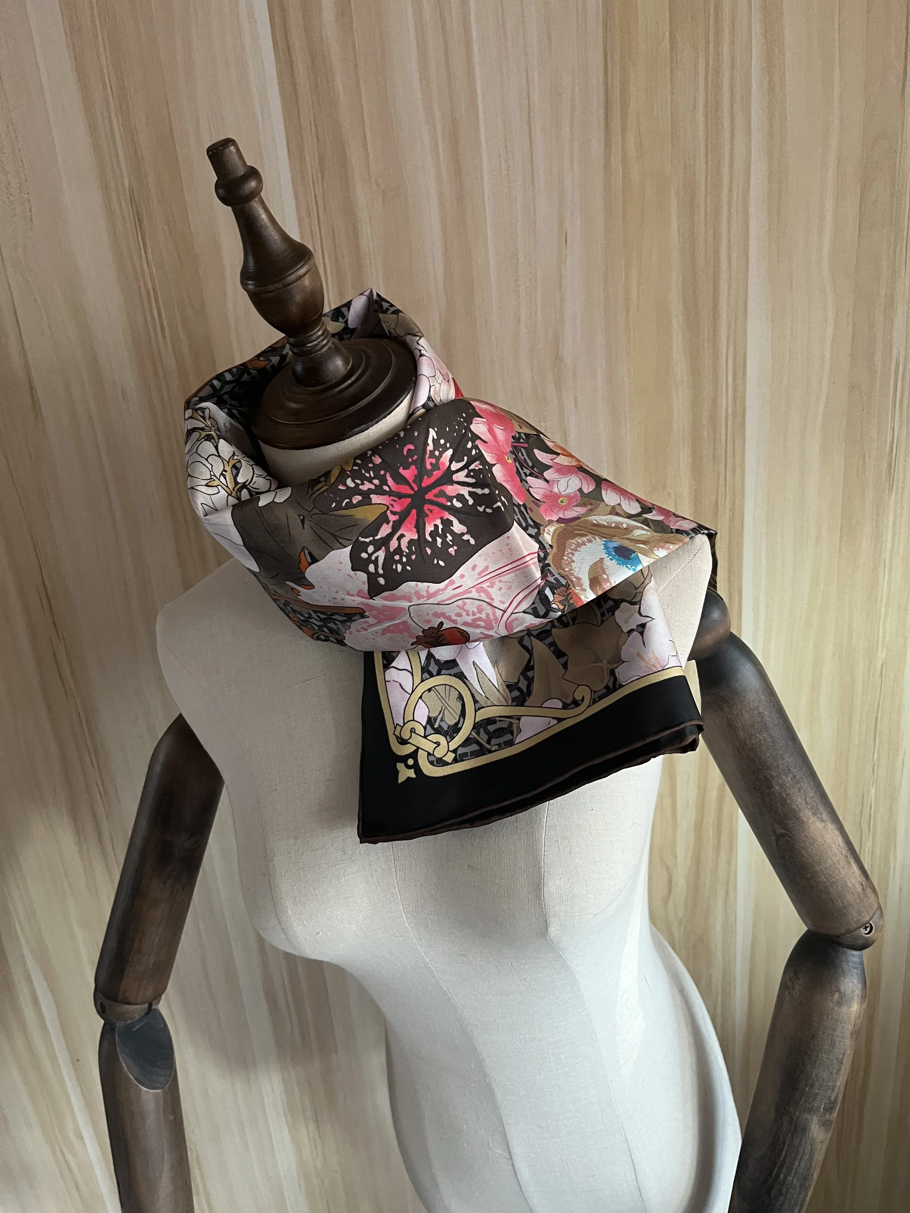2022 new arrival fashion brand black flower 100% silk scarf 90*90 cm square shawl twill wrap for women lady hijab free shipping
2022 new arrival fashion brand black flower 100% silk scarf 90*90 cm square shawl twill wrap for women lady hijab free shipping