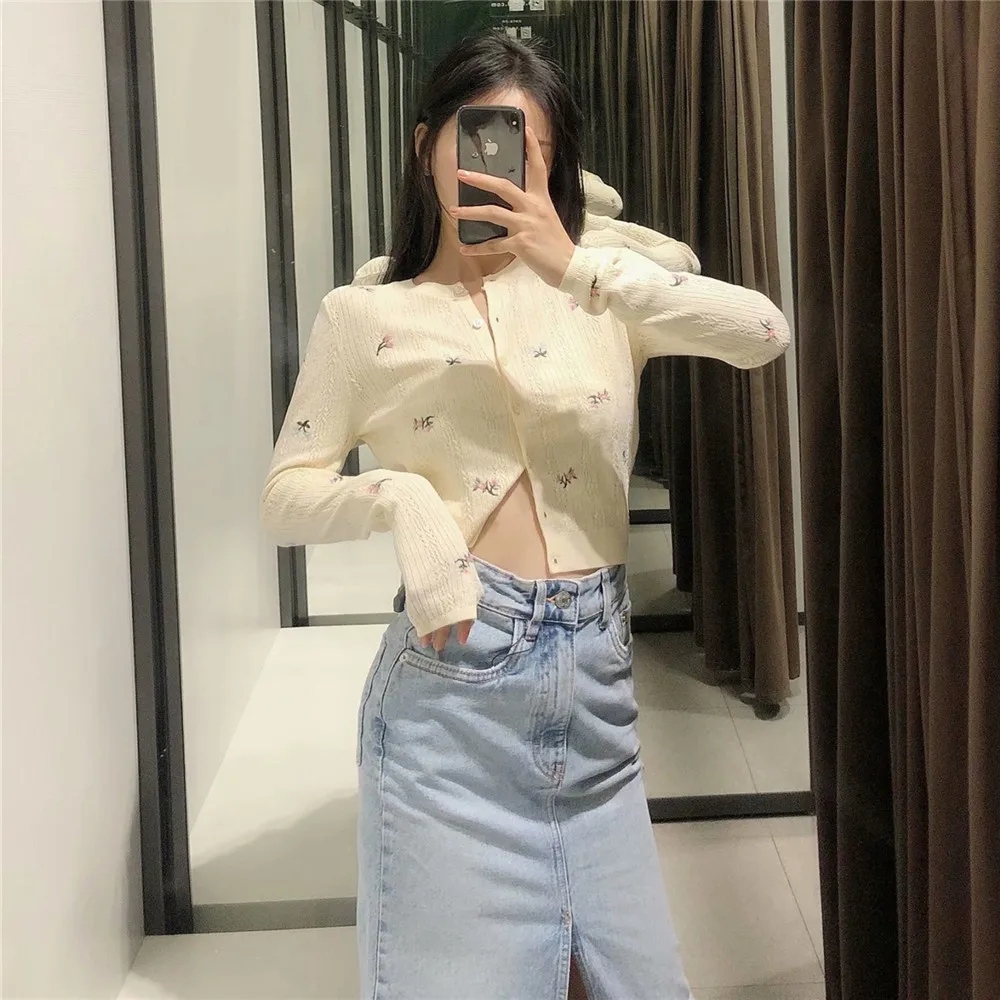 Alifus Za Women Embroidery Knit Cardigan female O-neck Long Sleeve Autumn Sweater Front Button Sweet Slim Short Sweaters Tops
Alifus Za Women Embroidery Knit Cardigan female O-neck Long Sleeve Autumn Sweater Front Button Sweet Slim Short Sweaters Tops