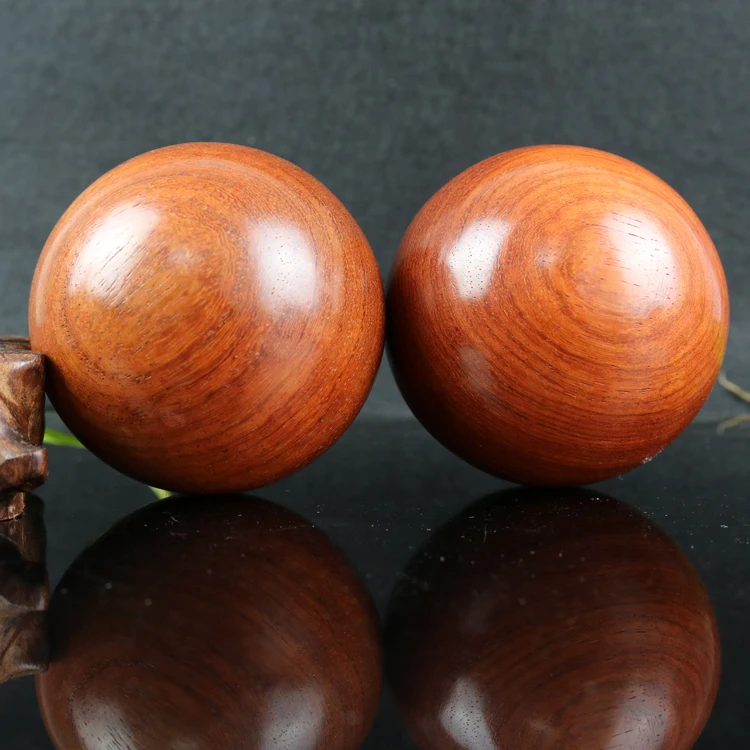 Две штуки деревянных фитнес-мячей диаметром 5 см для массажа, занятий медитацией и устранения стресса, для тренировки кистей рук и расслабления рук - "Baoding Balls".