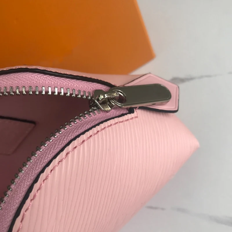 Pure Color Water Ripple CosmeticBag Women's Brand Luxury Designer Bag Women 2021 New Fashion Zipper Clutch Bag For Lady
Pure Color Water Ripple CosmeticBag Women's Brand Luxury Designer Bag Women 2021 New Fashion Zipper Clutch Bag For Lady