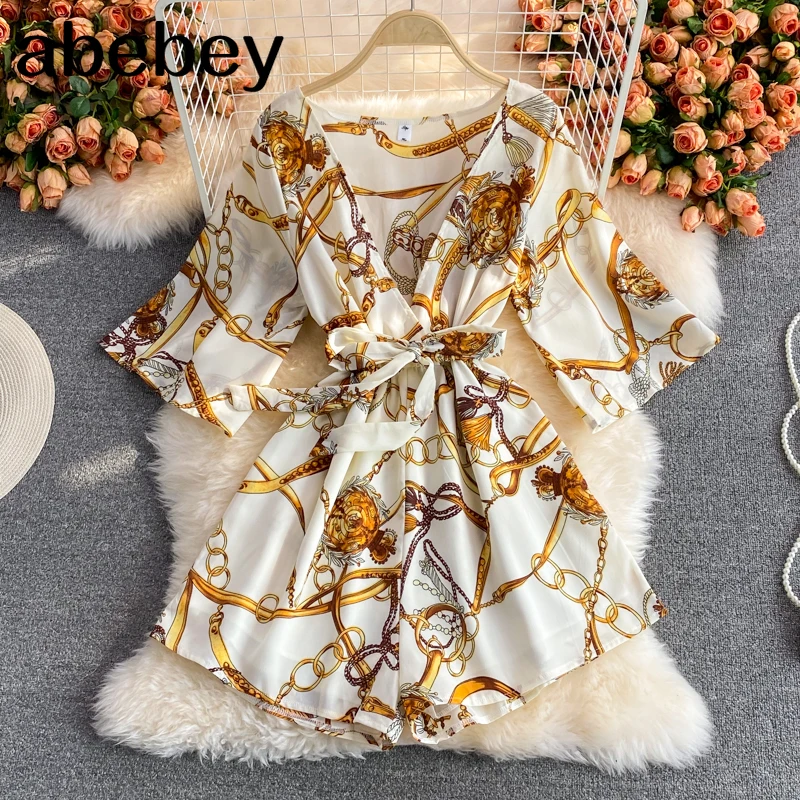 2021 New Summer Fashion versatile V-neck flare sleeve Rompers high waist lace up waist print casual wide leg Rompers
2021 New Summer Fashion versatile V-neck flare sleeve Rompers high waist lace up waist print casual wide leg Rompers
