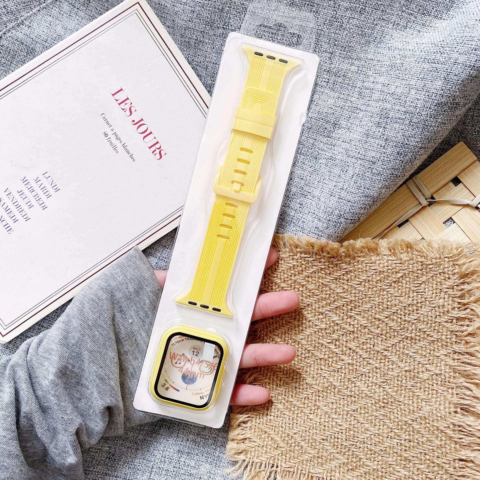 Silicone sport for apple watch band 38mm 40mm 42mm 44mm wrist Wristband bracelet strap Loop for iwatch series se 6 5 4 3 2 case
Silicone sport for apple watch band 38mm 40mm 42mm 44mm wrist Wristband bracelet strap Loop for iwatch series se 6 5 4 3 2 case