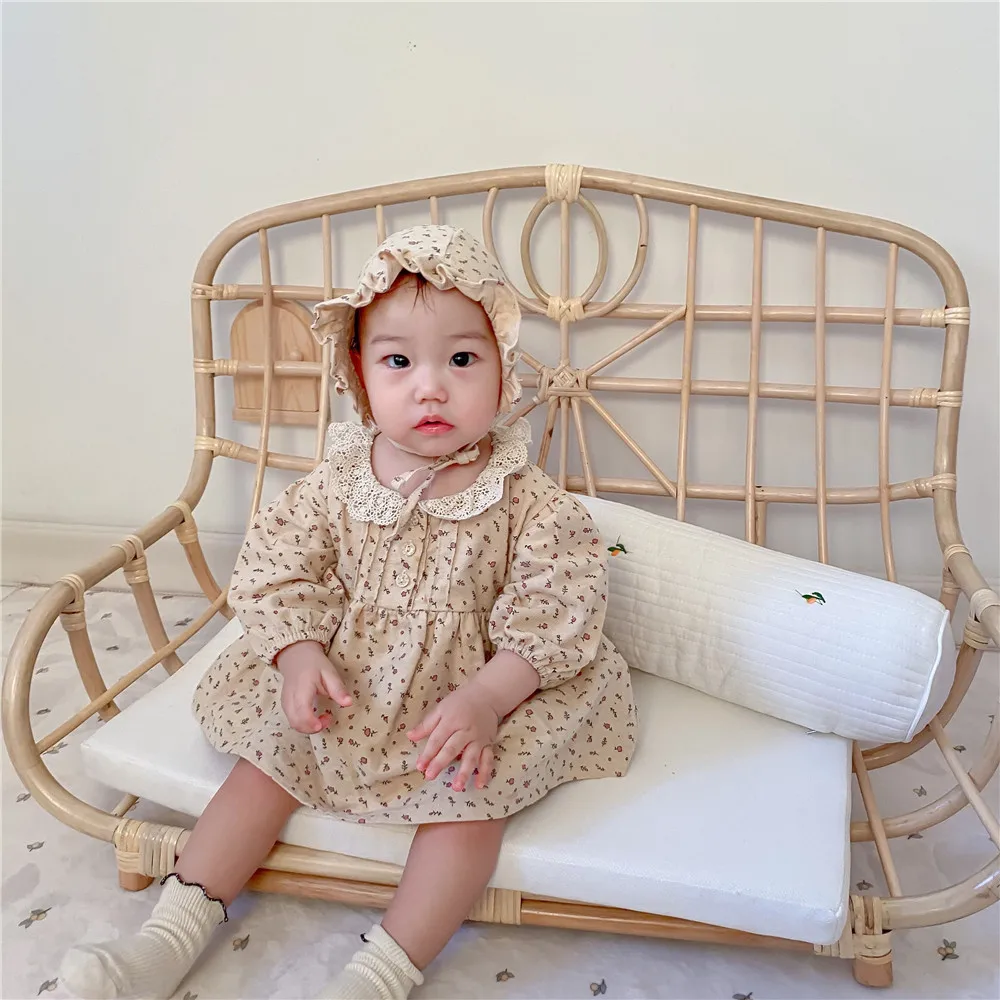 Korean version of the Spring baby pastoral style small floral lace collar climbing clothes Romper climb out clothes skirt
Korean version of the Spring baby pastoral style small floral lace collar climbing clothes Romper climb out clothes skirt