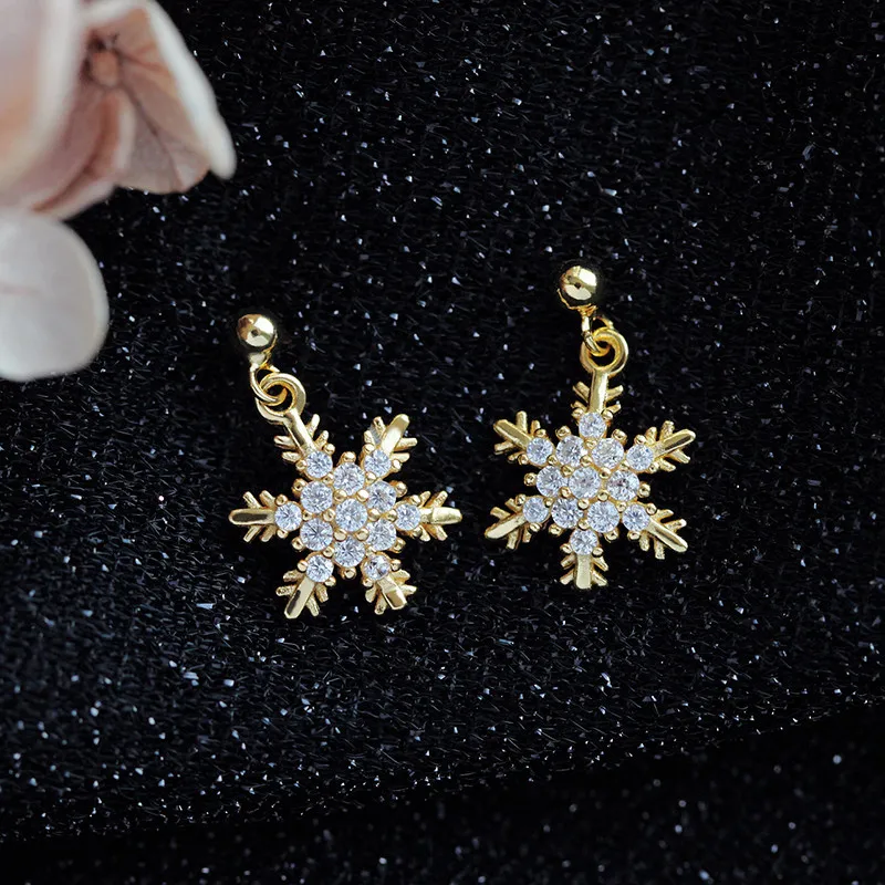 Needle Autumn And Winter Sweet Snowflake Ear Ring Simple Creative Earrings Small Christmas Ear Jewelry
Needle Autumn And Winter Sweet Snowflake Ear Ring Simple Creative Earrings Small Christmas Ear Jewelry