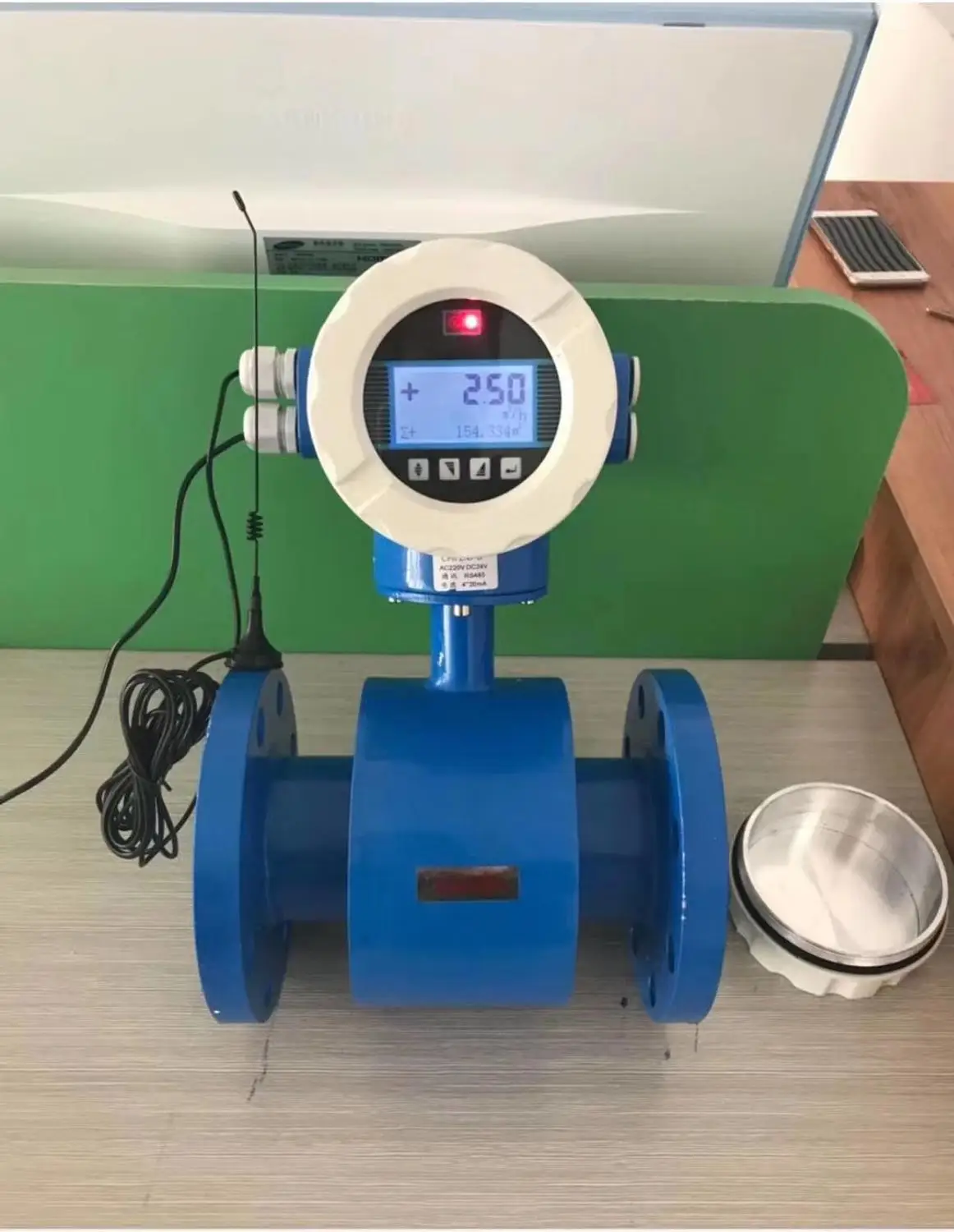 Electromagnetic flowmeter sewage liquid electronic digital display flowmeter pipeline type
Electromagnetic flowmeter sewage liquid electronic digital display flowmeter pipeline type