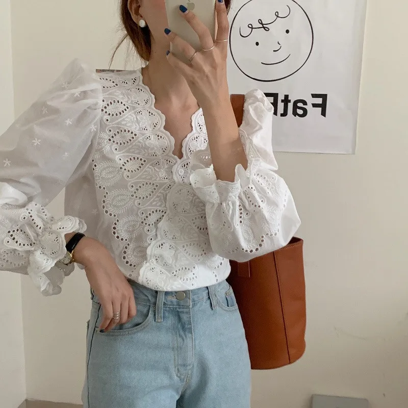 Alien Kitty Korean French Sweet Lace Hook Flower Hollow V-Neck Blouses 2020 Fashion Versatile Soft Elegant Bubble Sleeve Shirts
Alien Kitty Korean French Sweet Lace Hook Flower Hollow V-Neck Blouses 2020 Fashion Versatile Soft Elegant Bubble Sleeve Shirts