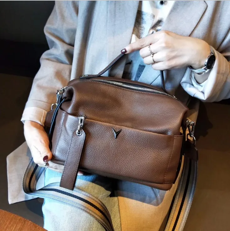 High Quality Genuine Leather shoulder Bags for Women 2021 Woman's Handbag For Girl Luxury Designer Casual Messenger Bag Female
High Quality Genuine Leather shoulder Bags for Women 2021 Woman's Handbag For Girl Luxury Designer Casual Messenger Bag Female