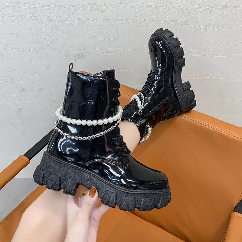 Women Leather Thick-soled Martin Boots 2022 Women Autumn New Thick High-heeled British Style Short Boots Pearl Chain Boots
Women Leather Thick-soled Martin Boots 2022 Women Autumn New Thick High-heeled British Style Short Boots Pearl Chain Boots