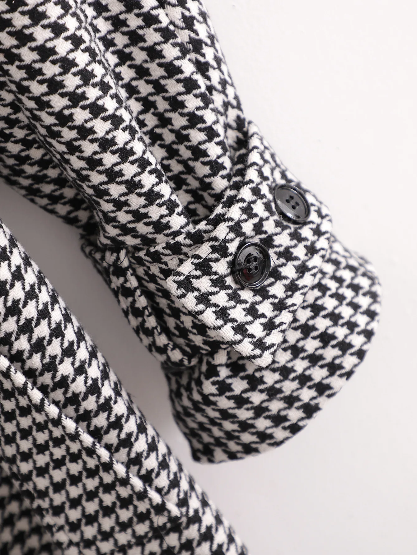 2021 Autumn Winter White Black Plaid Women Jackets Coats Turn Down Collar Slim Long Parka Office Lady Elegant Chic Overcoats
2021 Autumn Winter White Black Plaid Women Jackets Coats Turn Down Collar Slim Long Parka Office Lady Elegant Chic Overcoats