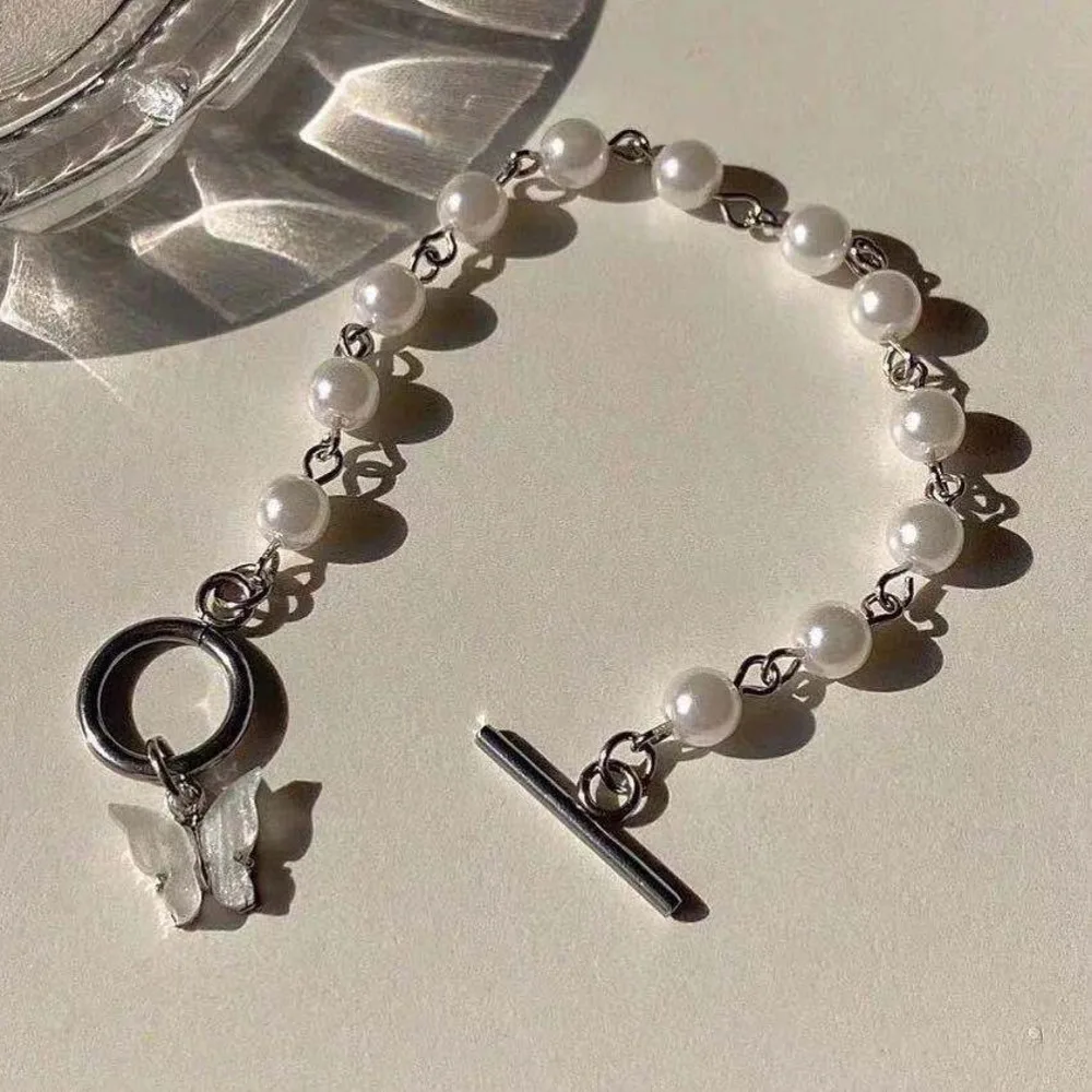 Fashion Silver Color Chain Bracelet Cute Acrylic Butterfly Pendant for Women Bohemian Pearl Bracelet Bangles Trend Jewelry
Fashion Silver Color Chain Bracelet Cute Acrylic Butterfly Pendant for Women Bohemian Pearl Bracelet Bangles Trend Jewelry
