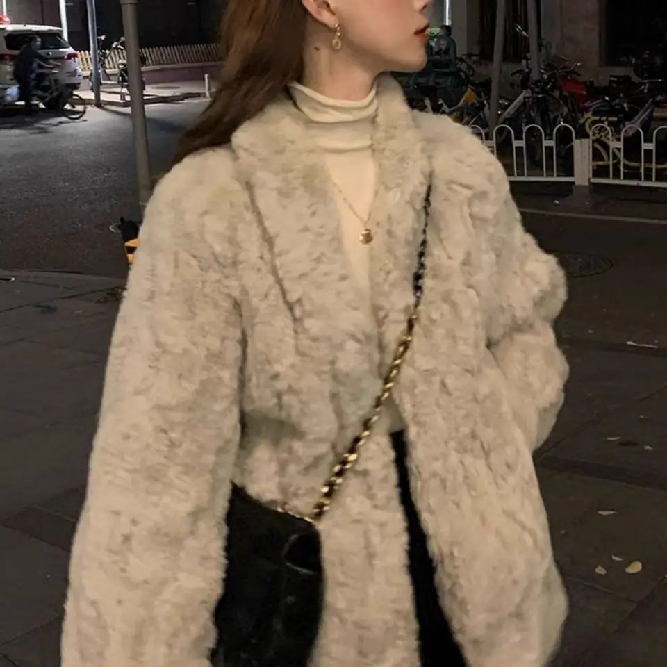 Зимнее женское утепленное пальто из искусственного меха Женская корейская мода с длинным рукавом мягкая пушистая куртка Женская Повседнев...
Зимнее женское утепленное пальто из искусственного меха Женская корейская мода с длинным рукавом мягкая пушистая куртка Женская Повседнев...