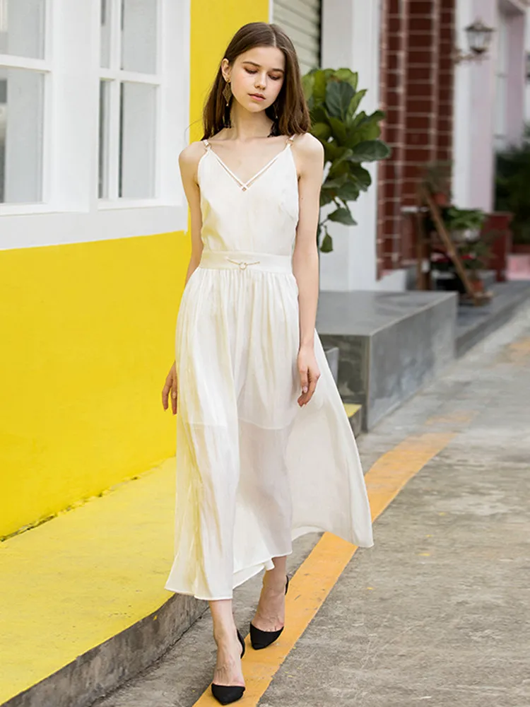 French Niche Cold Wind Tube Top Scheming A-line Medium Length Skirt Design Sense V-neck Sling Zipper White Dress
French Niche Cold Wind Tube Top Scheming A-line Medium Length Skirt Design Sense V-neck Sling Zipper White Dress