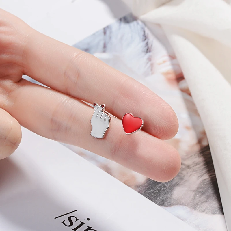 Asymmetry Heart Heart Crystal 925 Silver Needle Earrings Jewelry Fashion Red Stud Earrings for Women Ladies Exquisite Bijoux 
Asymmetry Heart Heart Crystal 925 Silver Needle Earrings Jewelry Fashion Red Stud Earrings for Women Ladies Exquisite Bijoux