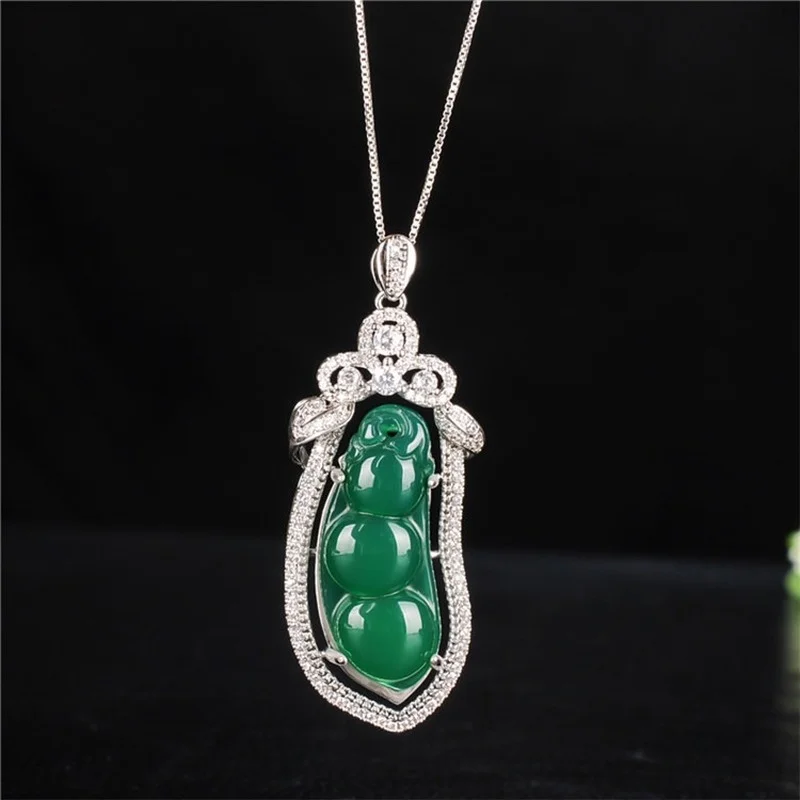 

Natural Green Chalcedony Hand-carved String Bean Pendant Fashion Boutique Jewelry Men and Women Agate 925 Silver Inlaid Necklace