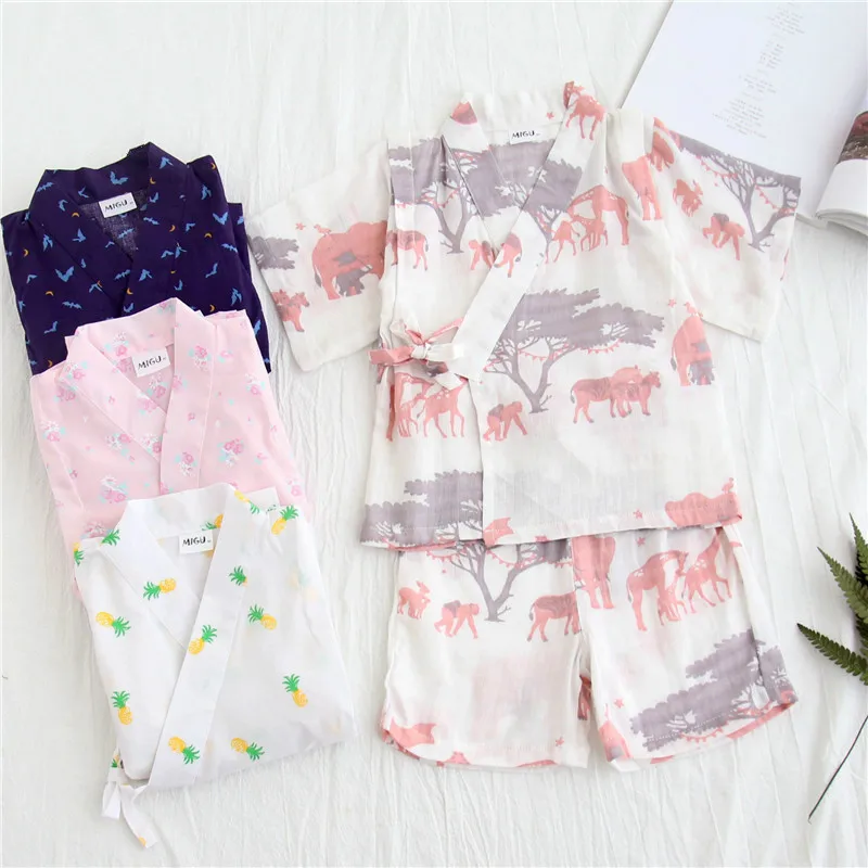 Летнее японское хлопковое детское кимоно, традиционная пижама из бамбукового волокна, пижама из тонкой ткани, домашний костюм с короткими р... 
Летнее японское хлопковое детское кимоно, традиционная пижама из бамбукового волокна, пижама из тонкой ткани, домашний костюм с короткими р...