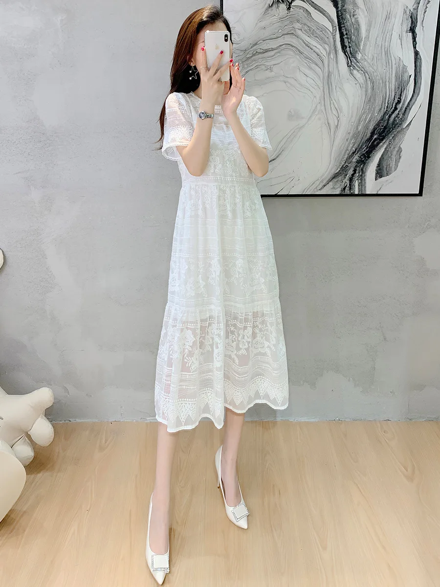 2021 Summer O Neck Short Sleeves High Waist Perspective Embroidery Floral Loose White Chiffon Long Dress Women
2021 Summer O Neck Short Sleeves High Waist Perspective Embroidery Floral Loose White Chiffon Long Dress Women