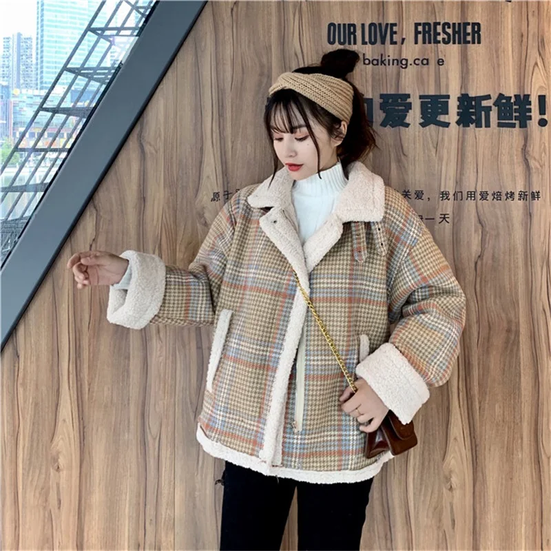 Japanese Vintage Fashion Lattice Office Lady Women Jacket Autumn Winter Lambswool Velvet Thicken Coat Locomotive Cotton Clothing
Japanese Vintage Fashion Lattice Office Lady Women Jacket Autumn Winter Lambswool Velvet Thicken Coat Locomotive Cotton Clothing