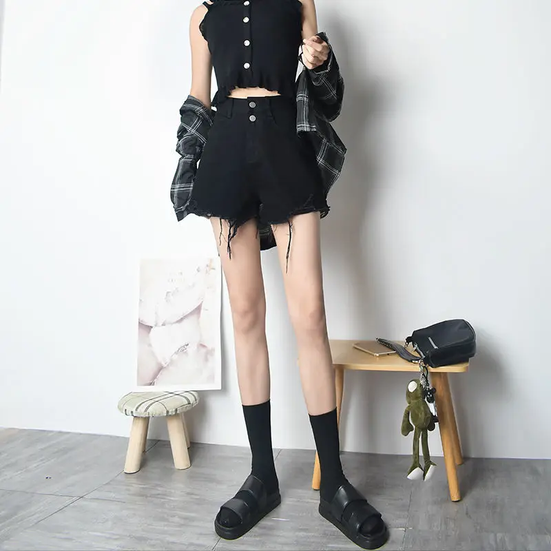 Super high waist denim shorts for women's new style of slim cut mesh red wide leg hot pants in spring and summer of 2021
Super high waist denim shorts for women's new style of slim cut mesh red wide leg hot pants in spring and summer of 2021