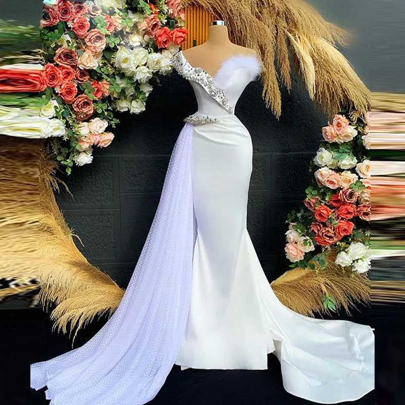 White Mermaid Prom Dresses Long Sweetheart Feathers Beafs Crystals Women Formal Evening Dress With Train Cheap African Vestidos
White Mermaid Prom Dresses Long Sweetheart Feathers Beafs Crystals Women Formal Evening Dress With Train Cheap African Vestidos