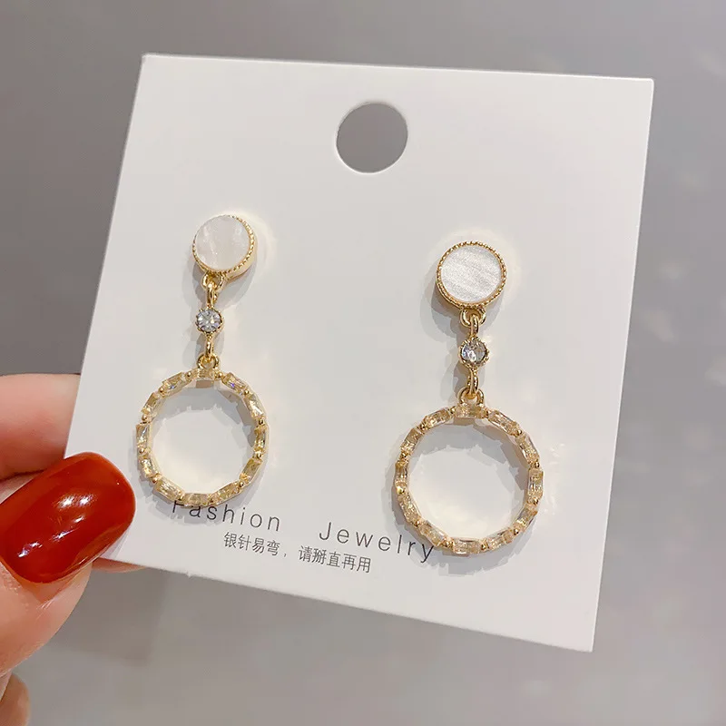 Fresh Geometry Pearl Flash Diamond S925 Silver Needle Earrings New Fashion Personality Female Exquisite Temperament Ear Jewelry
Fresh Geometry Pearl Flash Diamond S925 Silver Needle Earrings New Fashion Personality Female Exquisite Temperament Ear Jewelry