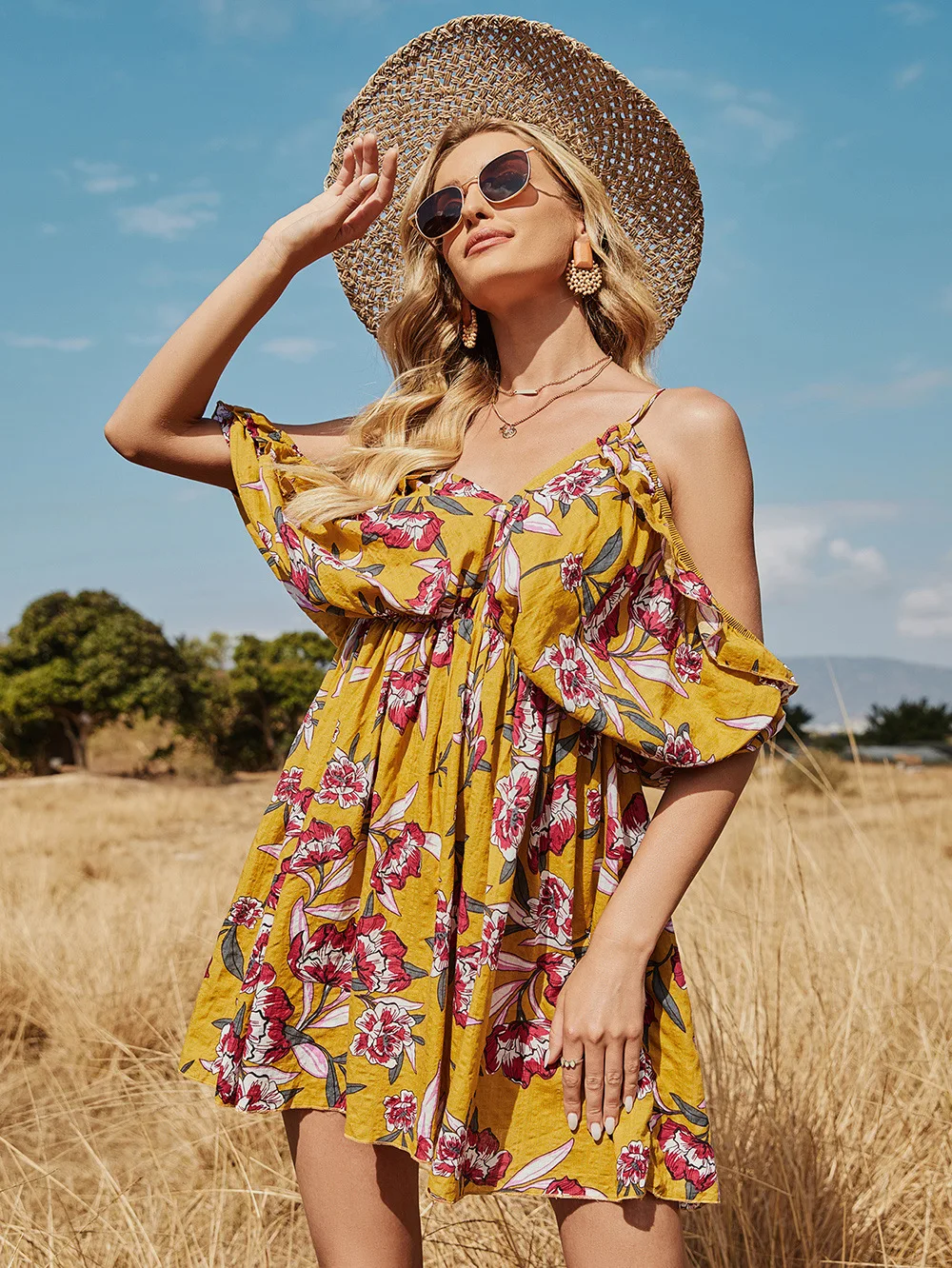 Женское мини-платье с открытыми плечами, коротким рукавом и оборками, летний сарафан, Пляжное платье с открытыми плечами и цветочным принто...
Женское мини-платье с открытыми плечами, коротким рукавом и оборками, летний сарафан, Пляжное платье с открытыми плечами и цветочным принто...