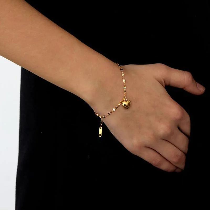 2021 Valentine's Day Gift Tarnish Free Stainless Steel 18k Gold Blingbling Clip Chain Chunky Heart Charm Bracelets for Women
2021 Valentine's Day Gift Tarnish Free Stainless Steel 18k Gold Blingbling Clip Chain Chunky Heart Charm Bracelets for Women