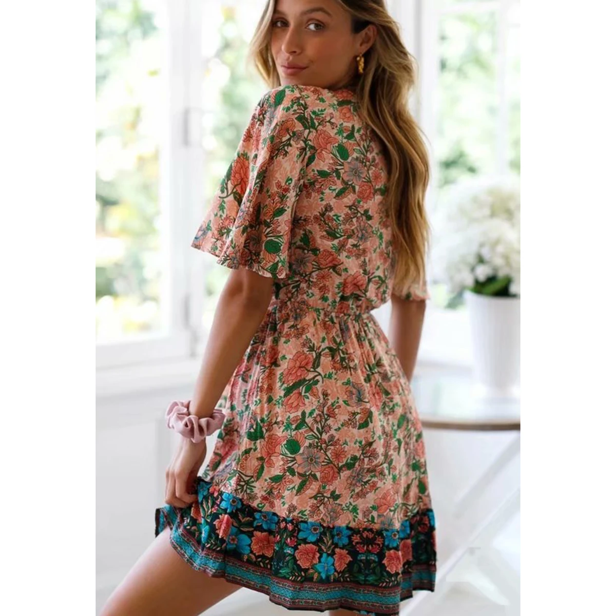 Hippie Floral Printed Mini Dress Bow V Neck Ruffle Sleeve Vintage Vestidos 2020 Summer Beach Boho Casual Clothes Women Dresses
Hippie Floral Printed Mini Dress Bow V Neck Ruffle Sleeve Vintage Vestidos 2020 Summer Beach Boho Casual Clothes Women Dresses