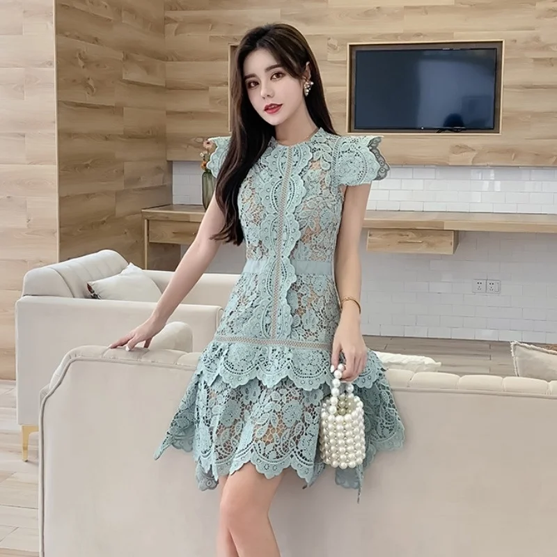 Vrouwen Kleding O-hals Elegante Vliegende Mouw Zomer Mini A-lijn Jurken Vintage Sexy Kant Bloemen Hollow Out Koreaanse Dress
Vrouwen Kleding O-hals Elegante Vliegende Mouw Zomer Mini A-lijn Jurken Vintage Sexy Kant Bloemen Hollow Out Koreaanse Dress