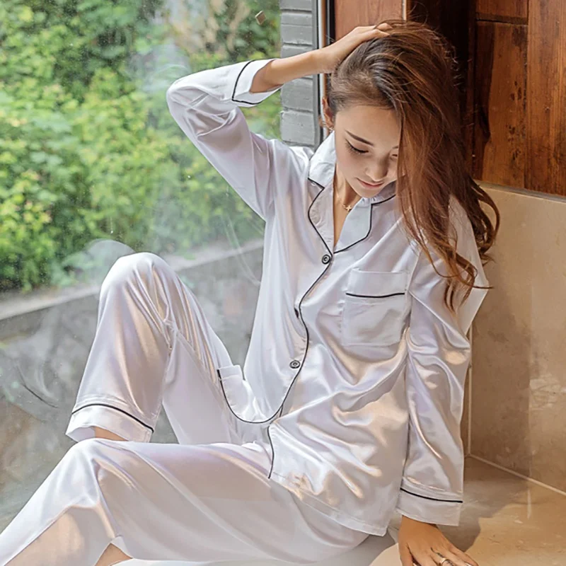 Women's Sexy Korean Style Striped Lapels Button Silk Satin Home Service Long Sleeve Solid Color Two-piece Pajamas Suit
Women's Sexy Korean Style Striped Lapels Button Silk Satin Home Service Long Sleeve Solid Color Two-piece Pajamas Suit