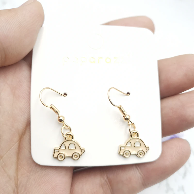 1pair New 2020 Korean Fashion Car Pendant Hoop Earrings Punk Color Hoop Earrings for Women Fashion Jewelry Gifts
1pair New 2020 Korean Fashion Car Pendant Hoop Earrings Punk Color Hoop Earrings for Women Fashion Jewelry Gifts