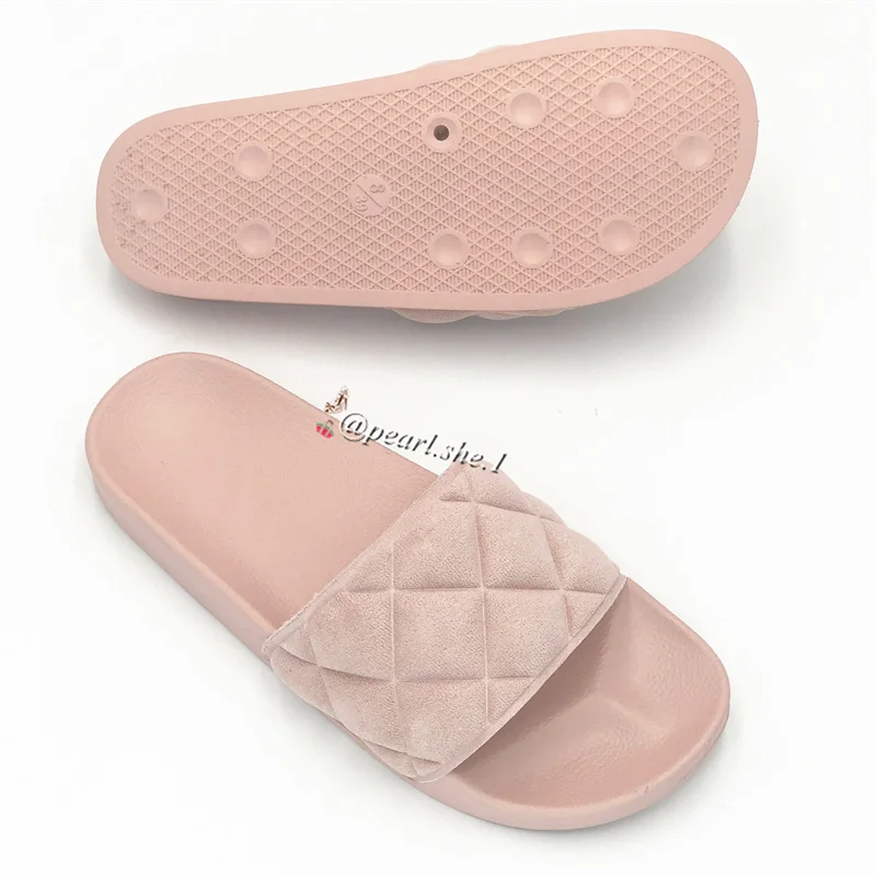 2021 New Ladies Fluffy Plush slippers Outside designer slippers famous brands Comfortable Faux Fox fur Winter slippers
2021 New Ladies Fluffy Plush slippers Outside designer slippers famous brands Comfortable Faux Fox fur Winter slippers